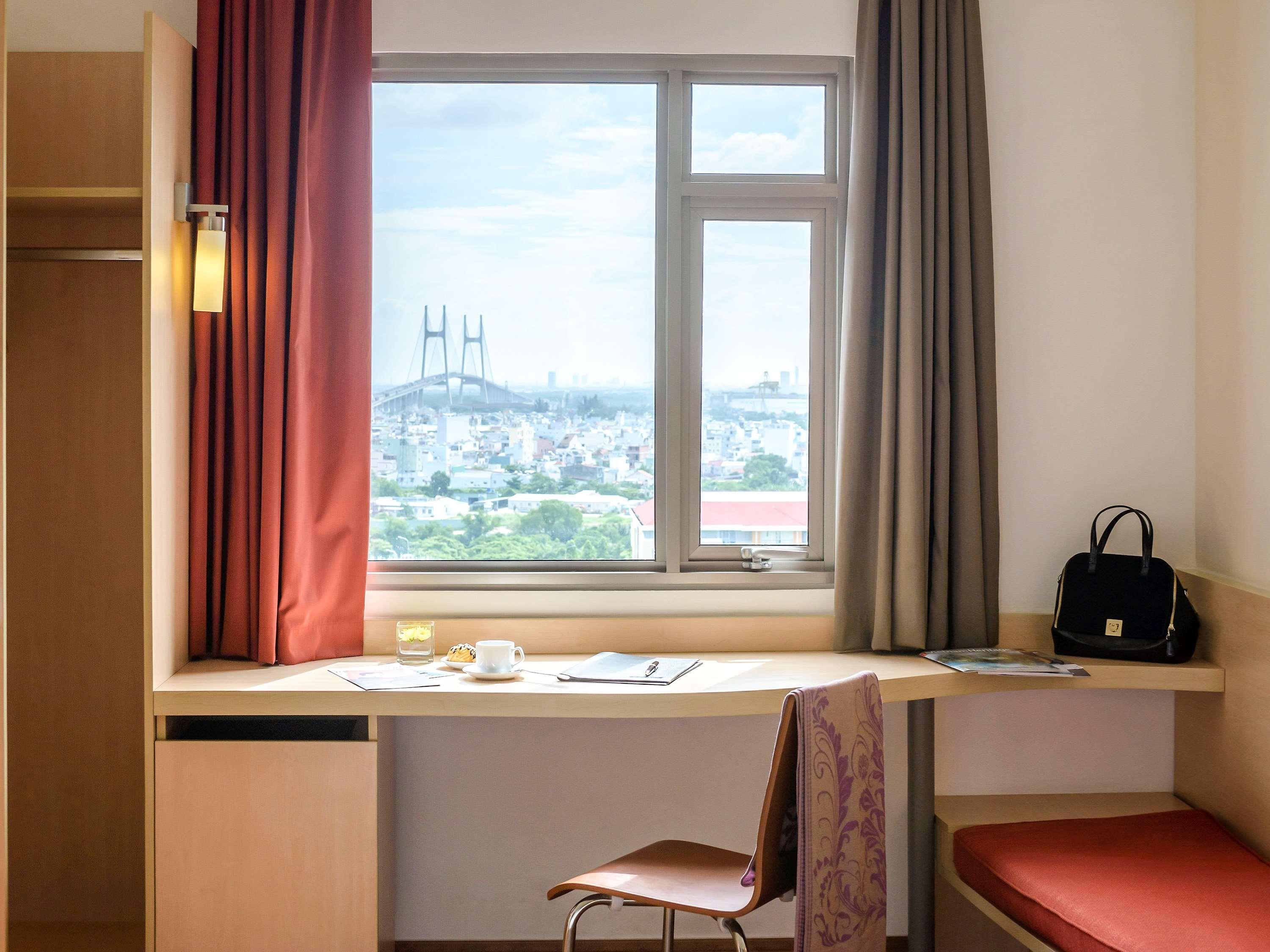 Hotel Ibis Saigon South Ho-Chi-Minh-Stadt Exterior foto