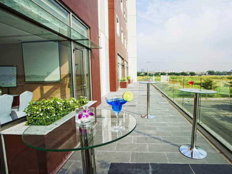 Hotel Ibis Saigon South Ho-Chi-Minh-Stadt Exterior foto